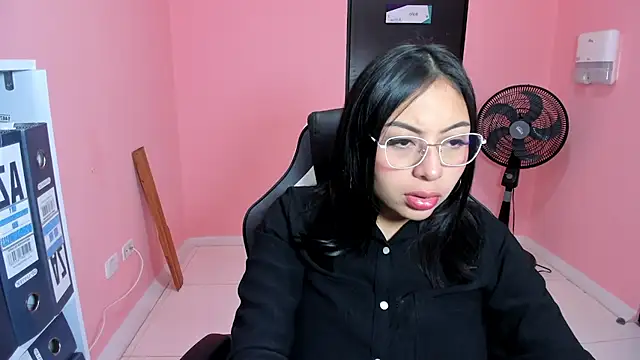 Snapshot of AlanaPetterson chatting on December 9, 12:40 pm AlanaPetterson online show from December 9, 12:40 pm