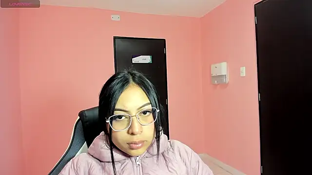 Snapshot of AlanaPetterson chatting on December 11, 12:34 pm AlanaPetterson online show from December 11, 12:34 pm