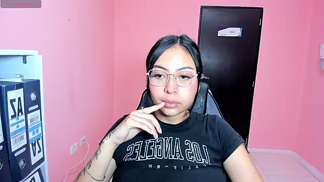 Snapshot of AlanaPetterson chatting on December 12, 12:44 pm AlanaPetterson online show from December 12, 12:44 pm