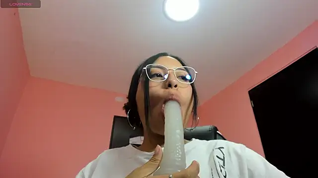 Snapshot of AlanaPetterson chatting on December 19, 5:29 pm AlanaPetterson online show from December 19, 5:29 pm