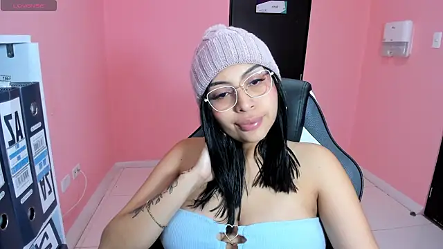 Snapshot of AlanaPetterson chatting on December 28, 1:17 pm AlanaPetterson online show from December 28, 1:17 pm