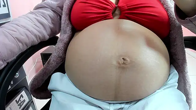 Snapshot of AlanaPetterson chatting on February 7, 2:37 pm AlanaPetterson online show from February 7, 2:37 pm