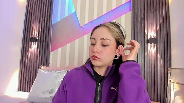 emily layton online show from October 20, 2:39 pm