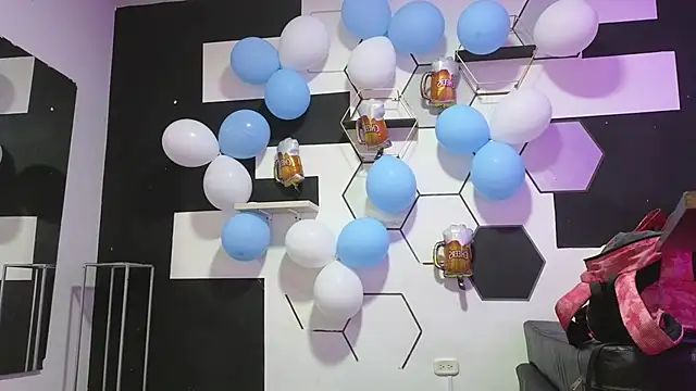 Snapshot of alondrabigtits chatting on September 30, 12:10 pm alondrabigtits online show from September 30, 12:10 pm