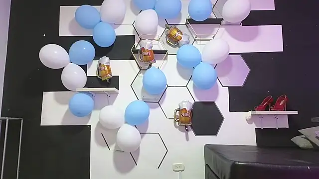 Snapshot of alondrabigtits chatting on October 2, 12:12 pm alondrabigtits online show from October 2, 12:12 pm