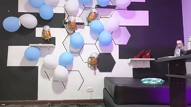 Snapshot of alondrabigtits chatting on October 3, 12:24 pm alondrabigtits online show from October 3, 12:24 pm