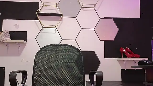 Snapshot of alondrabigtits chatting on October 17, 11:13 am alondrabigtits online show from October 17, 11:13 am