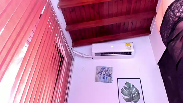 alondrabigtits online show from May 14, 5:42 pm