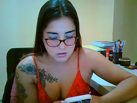 maliamiller online show from March 10, 1:43 am