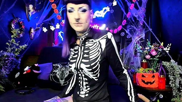 Snapshot of Purple_Coffin666 chatting on October 15, 8:25 am Purple Coffin666 online show from October 15, 8:25 am