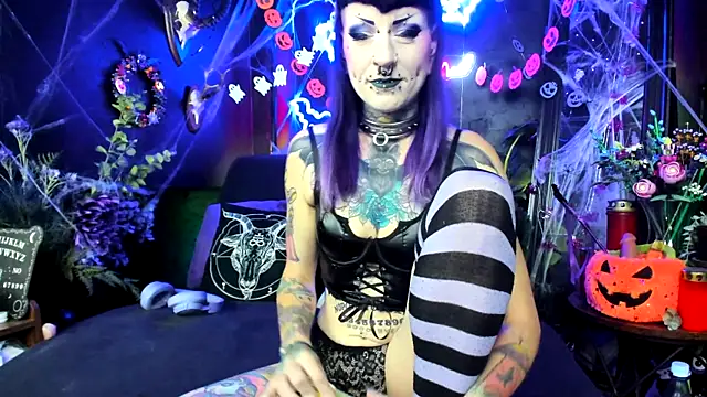 Snapshot of Purple_Coffin666 chatting on October 28, 11:03 am Purple Coffin666 online show from October 28, 11:03 am