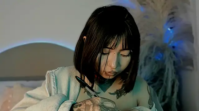 Evangeline bell online show from October 12, 4:33 am