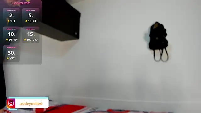 Snapshot of _ashleymiller chatting on October 23, 7:01 pm ashleymiller online show from October 23, 7:01 pm