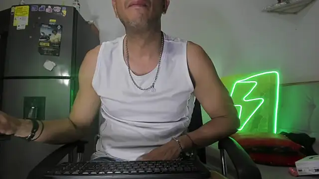 latinmartin73 online show from January 16, 2:09 am