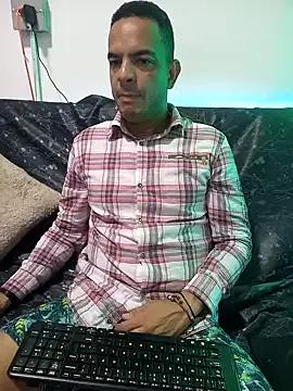 latinmartin73 online show from January 22, 12:38 am