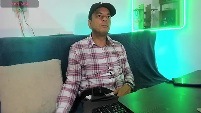 latinmartin73 online show from January 28, 11:28 pm