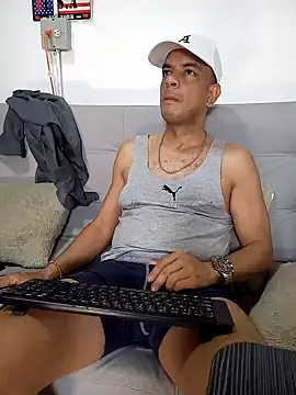 latinmartin73 online show from February 4, 3:44 am