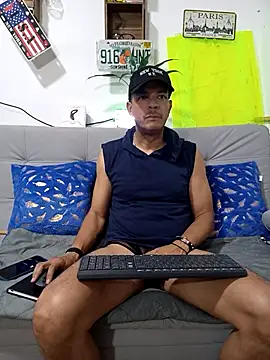latinmartin73 online show from September 18, 11:40 pm