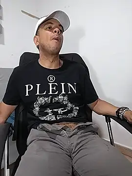 latinmartin73 online show from April 27, 2:20 am