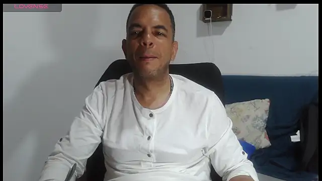 latinmartin73 online show from May 10, 5:12 am