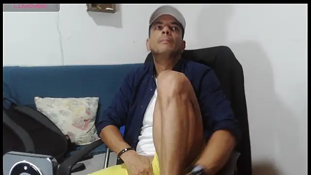 latinmartin73 online show from May 11, 11:46 pm