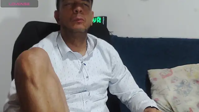 latinmartin73 online show from May 12, 11:46 pm