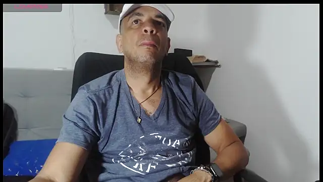 latinmartin73 online show from May 18, 5:46 am