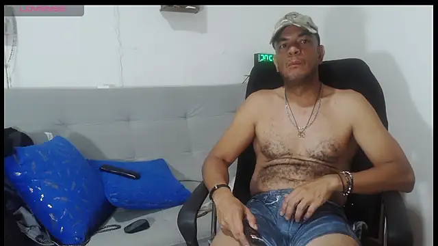 latinmartin73 online show from May 19, 1:56 am