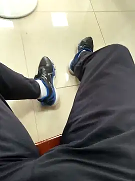 Snapshot of huzi518 chatting on September 18, 7:21 am huzi518 online show from September 18, 7:21 am