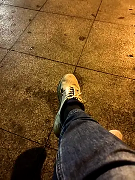 Snapshot of huzi518 chatting on October 6, 11:29 am huzi518 online show from October 6, 11:29 am