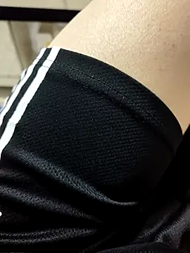 Snapshot of huzi518 chatting on October 8, 5:05 am huzi518 online show from October 8, 5:05 am