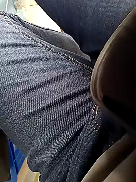 Snapshot of huzi518 chatting on October 17, 3:10 am huzi518 online show from October 17, 3:10 am