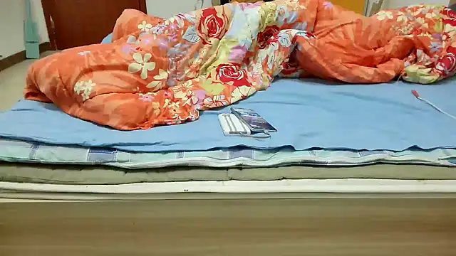 Snapshot of huzi518 chatting on October 21, 12:06 pm huzi518 online show from October 21, 12:06 pm