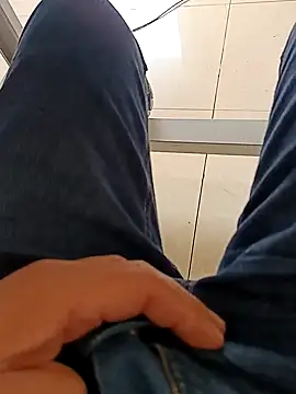 Snapshot of huzi518 chatting on October 28, 2:26 am huzi518 online show from October 28, 2:26 am