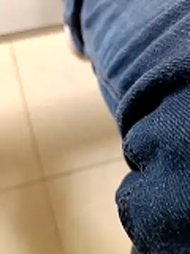 Snapshot of huzi518 chatting on October 29, 2:36 am huzi518 online show from October 29, 2:36 am