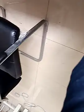 Snapshot of huzi518 chatting on October 30, 2:46 am huzi518 online show from October 30, 2:46 am