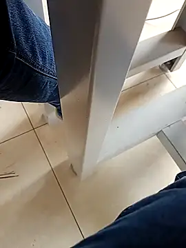 Snapshot of huzi518 chatting on October 31, 12:55 am huzi518 online show from October 31, 12:55 am