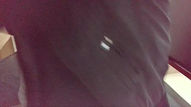 Snapshot of huzi518 chatting on October 31, 10:44 pm huzi518 online show from October 31, 10:44 pm