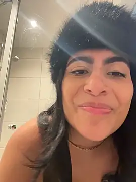 miakhalifaaa  online show from December 5, 7:21 pm