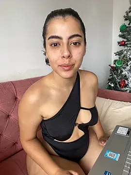 Snapshot of DakotaShelby chatting on December 18, 10:35 pm DakotaShelby online show from December 18, 10:35 pm