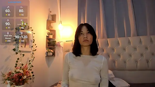 savagequeenbee7 online show from December 6, 5:44 pm