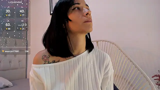 savagequeenbee7 online show from December 13, 3:43 pm