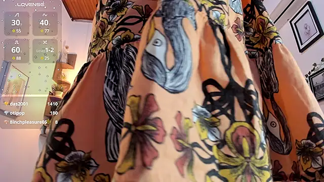 savagequeenbee7 online show from December 14, 7:36 pm