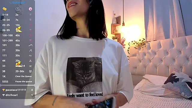 savagequeenbee7 online show from December 26, 2:05 pm