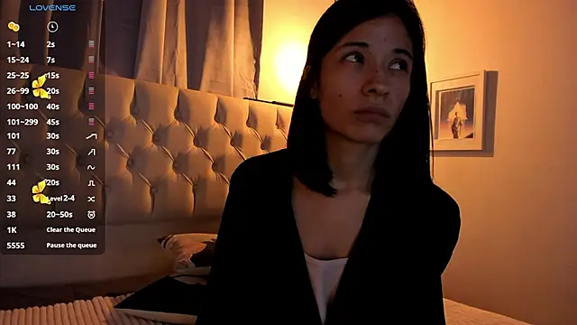 savagequeenbee7 online show from January 17, 1:03 pm