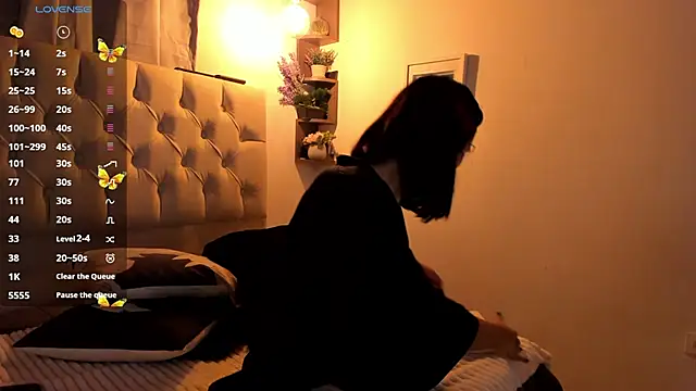 savagequeenbee7 online show from January 17, 4:04 pm