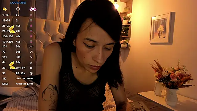 savagequeenbee7 online show from January 18, 4:10 pm