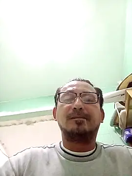 Andresguz35 online show from February 6, 7:50 pm