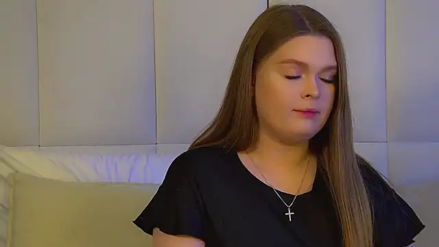 CrystalLyons online show from March 3, 6:25 pm