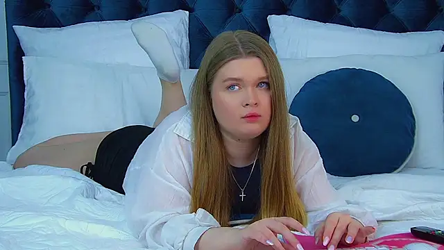 CrystalLyons online show from April 28, 2:27 am